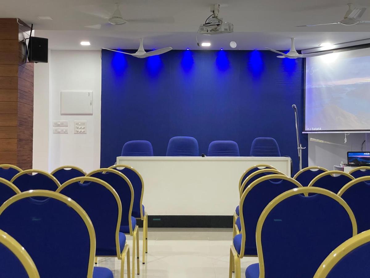 Kochi The Reach Hotel מראה חיצוני תמונה